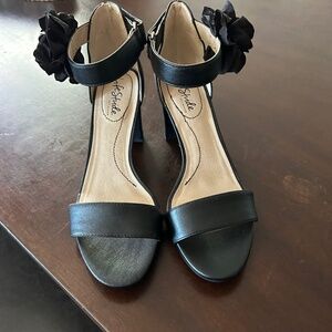 Life Stride Black Sandals Size 7.5